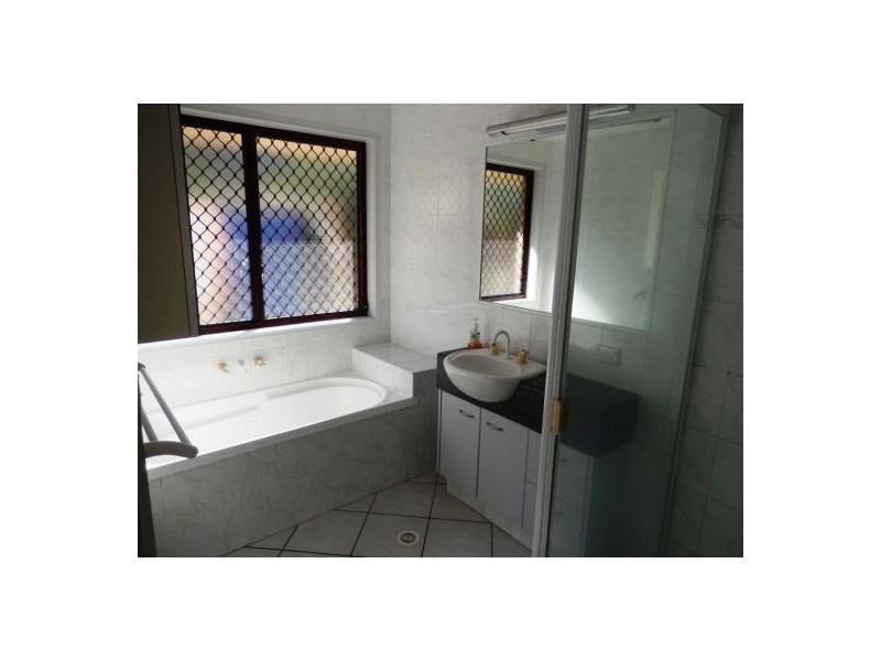 14 Chatham Av, Pacific Pines QLD 4211