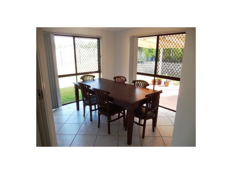 14 Chatham Av, Pacific Pines QLD 4211