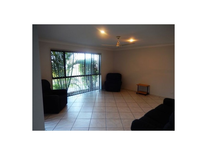 14 Chatham Av, Pacific Pines QLD 4211