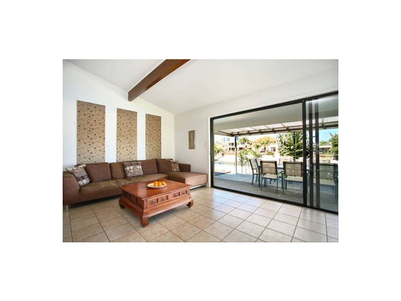 11 Beverley Crescent, Broadbeach Waters QLD 4218