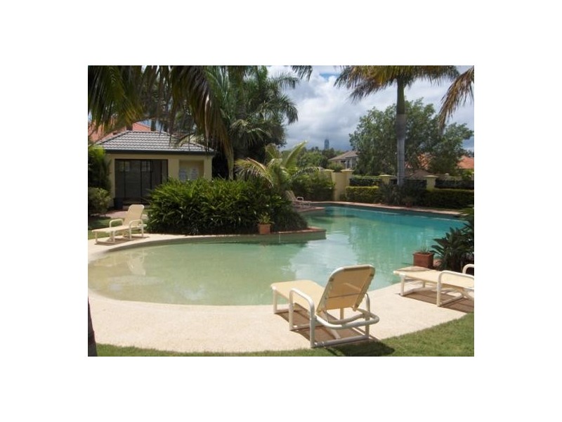 32/2 Bronberg Court, Southport QLD 4215