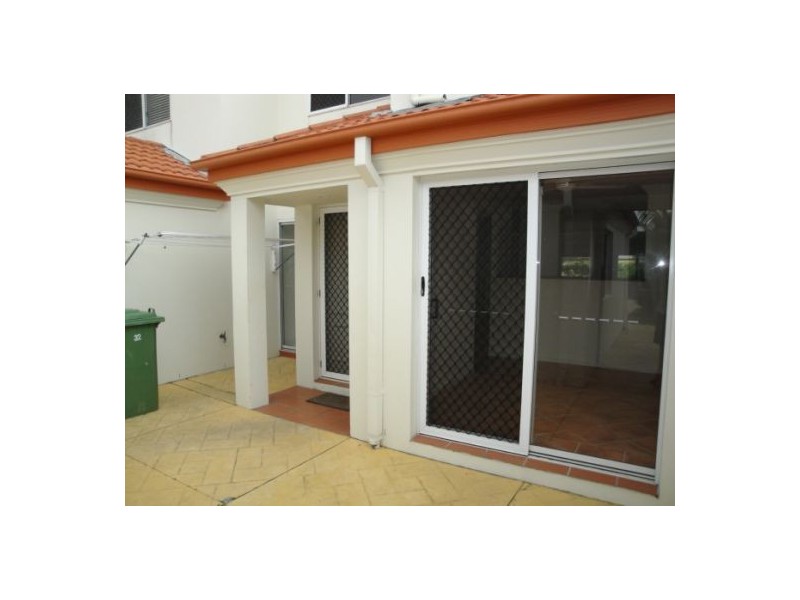 32/2 Bronberg Court, Southport QLD 4215