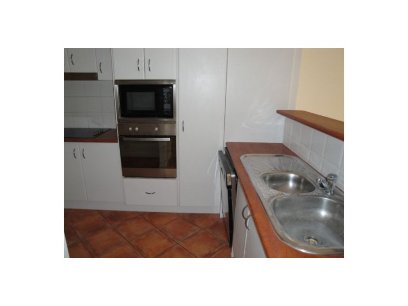 32/2 Bronberg Court, Southport QLD 4215