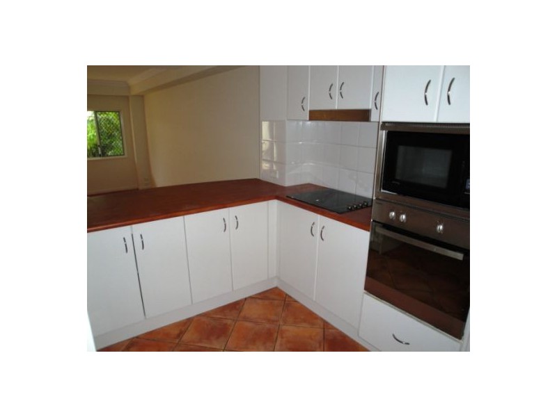 32/2 Bronberg Court, Southport QLD 4215