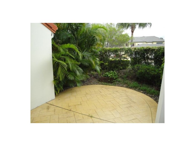 32/2 Bronberg Court, Southport QLD 4215