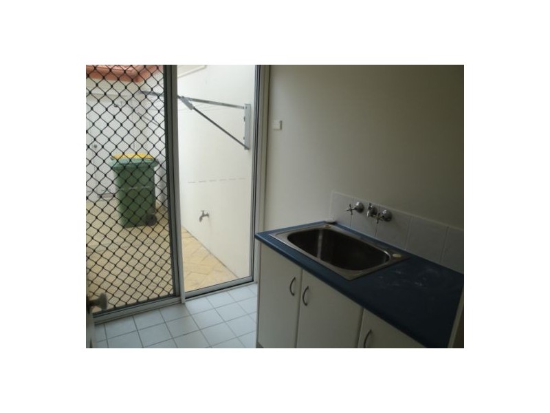 32/2 Bronberg Court, Southport QLD 4215