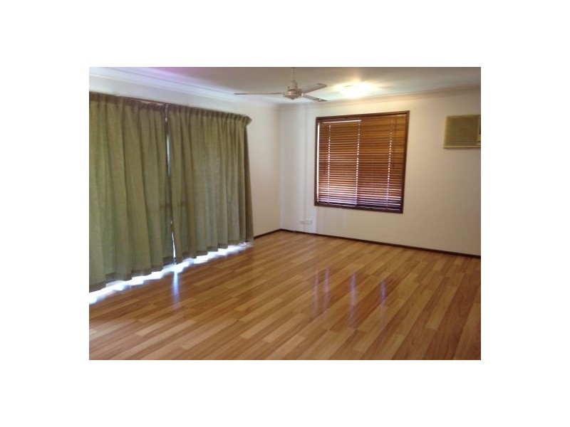 1/4 Melrose Place, Southport QLD 4215