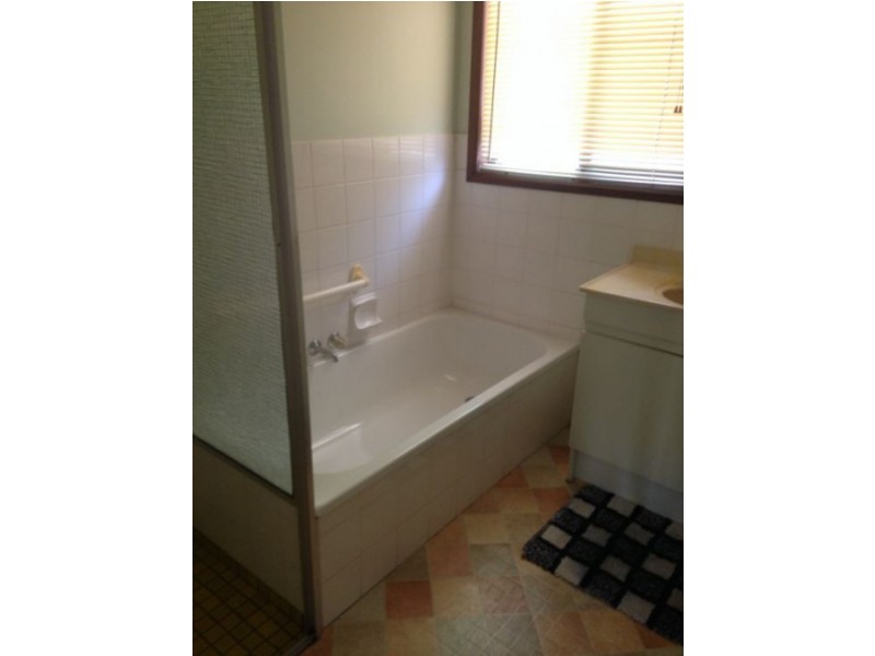 1/4 Melrose Place, Southport QLD 4215