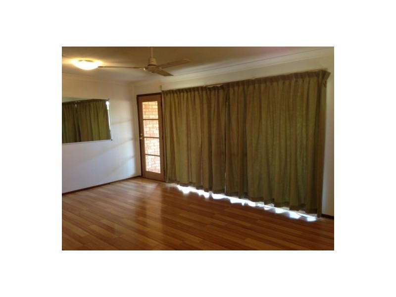 1/4 Melrose Place, Southport QLD 4215