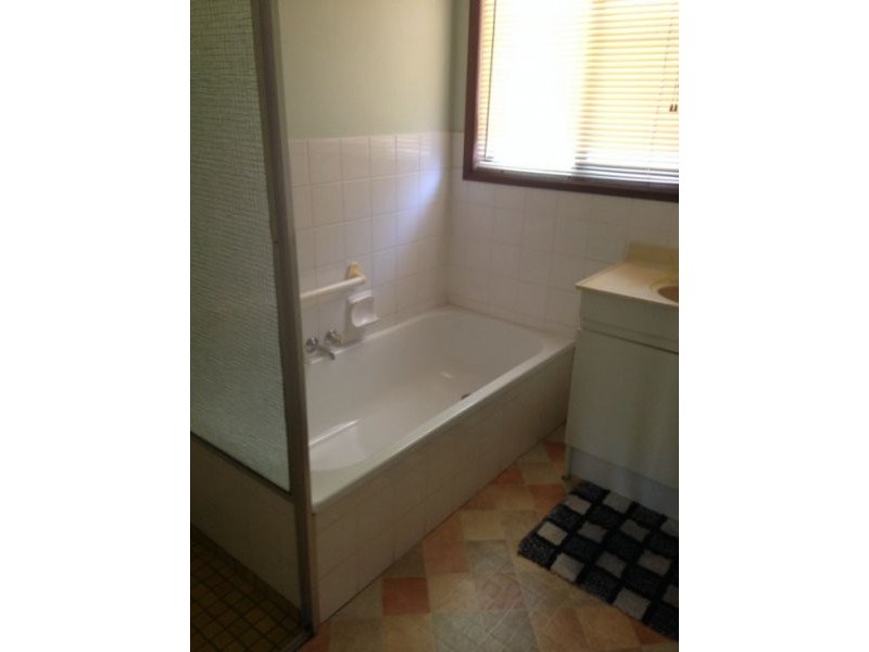 1/4 Melrose Place, Southport QLD 4215