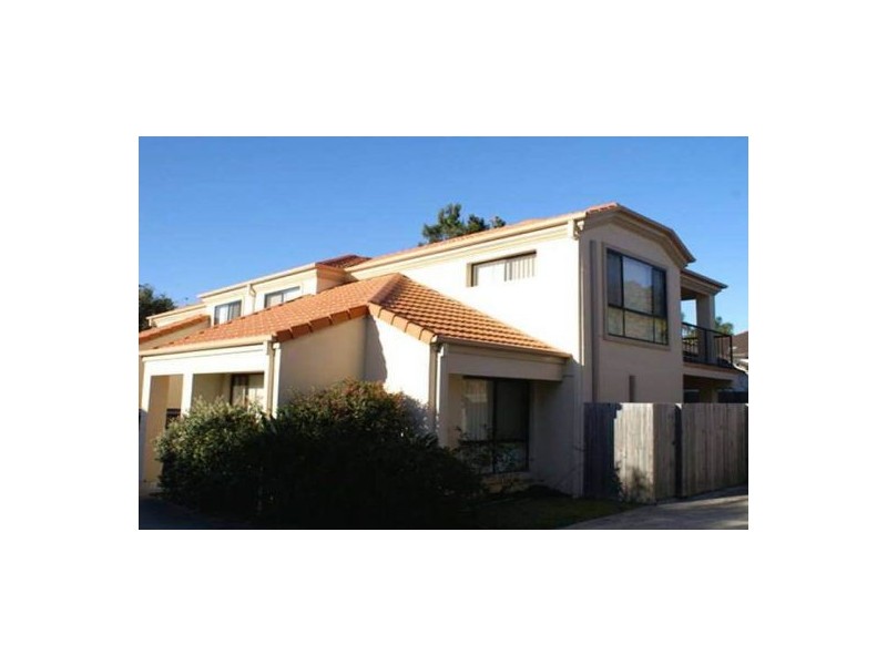 2/80 Pohlman Street, Southport QLD 4215