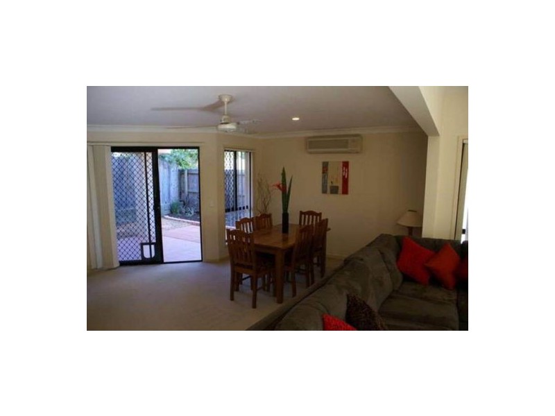 2/80 Pohlman Street, Southport QLD 4215