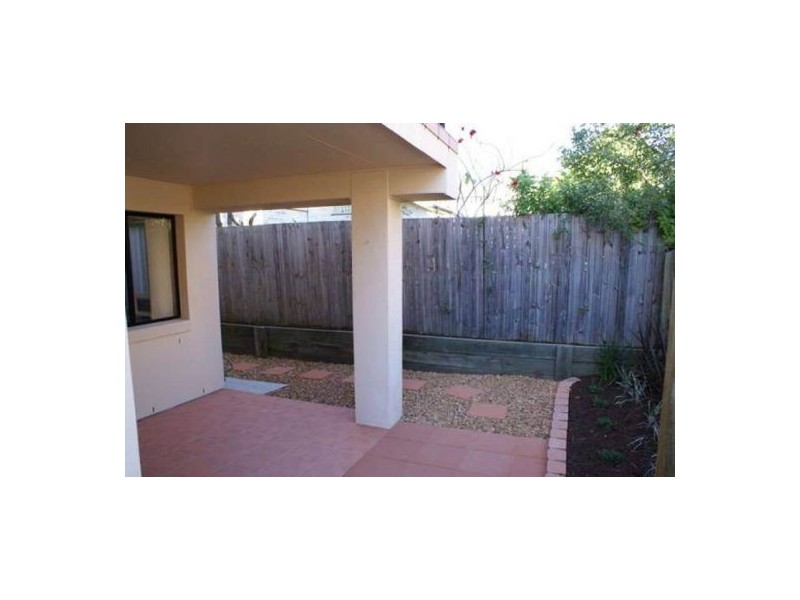 2/80 Pohlman Street, Southport QLD 4215