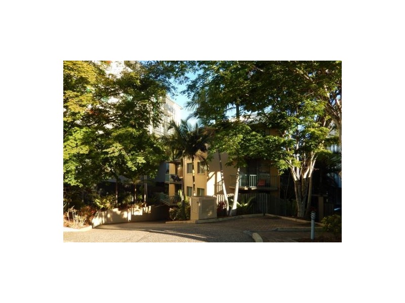 8/124 Queen St, Southport QLD 4215