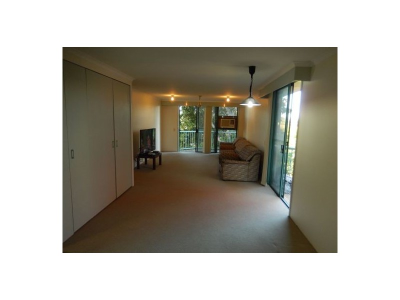 8/124 Queen St, Southport QLD 4215