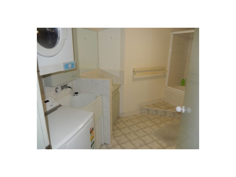 8/124 Queen St, Southport QLD 4215