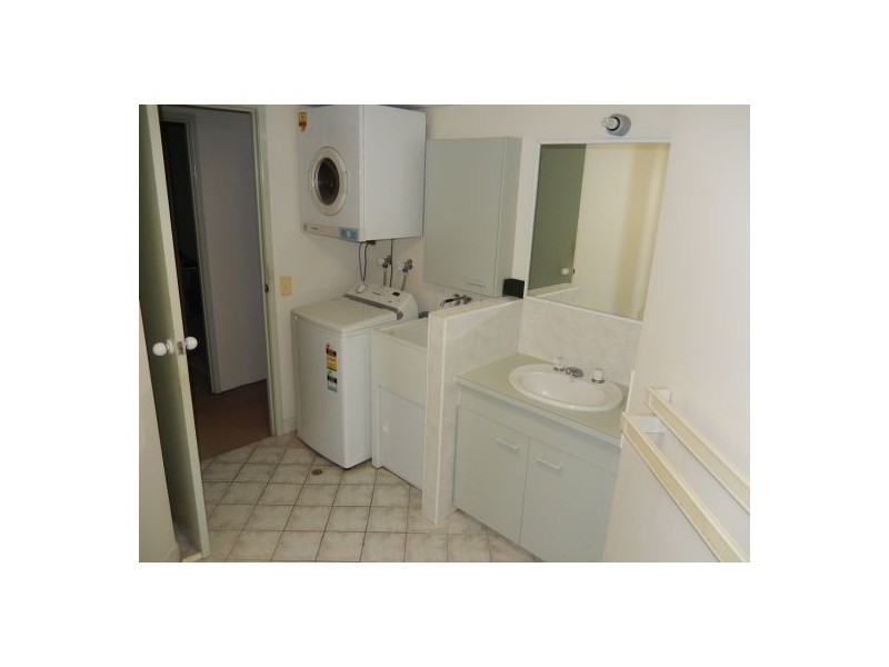 8/124 Queen St, Southport QLD 4215