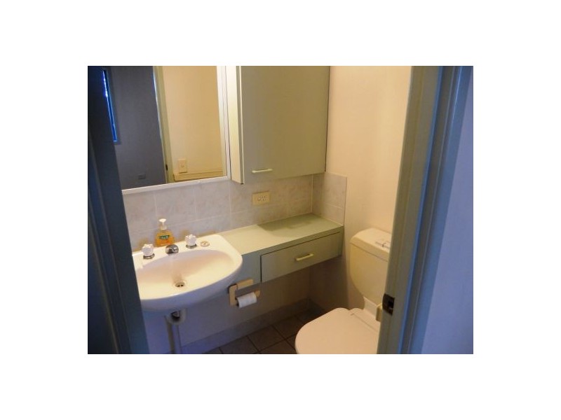 8/124 Queen St, Southport QLD 4215