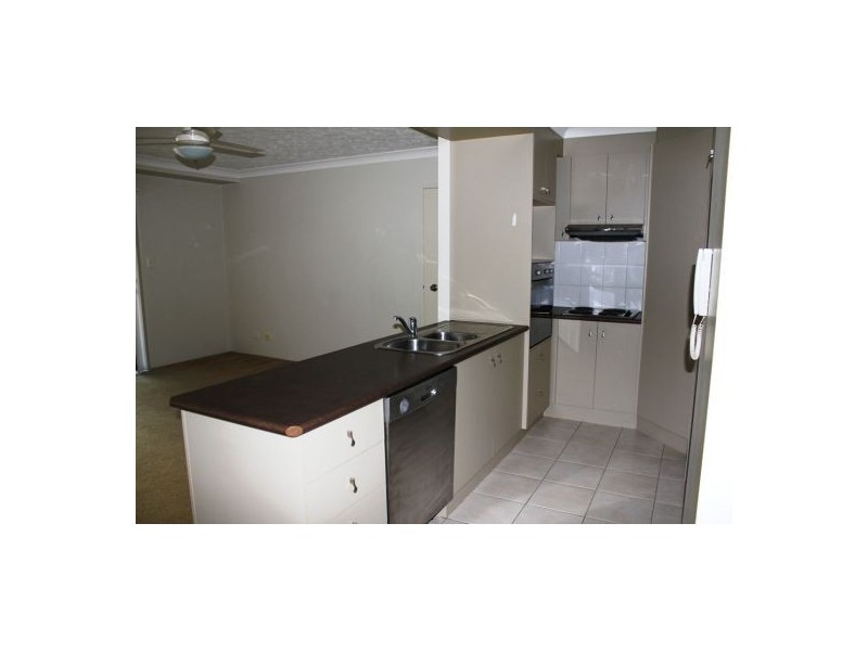 3/2 Johnston Street, Southport QLD 4215