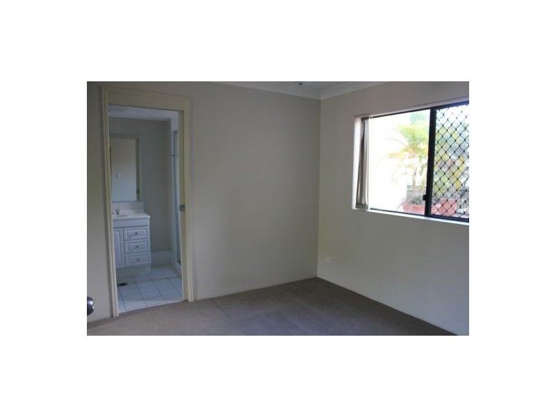 3/2 Johnston Street, Southport QLD 4215