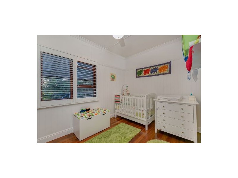 5 Third Avenue, Labrador QLD 4215