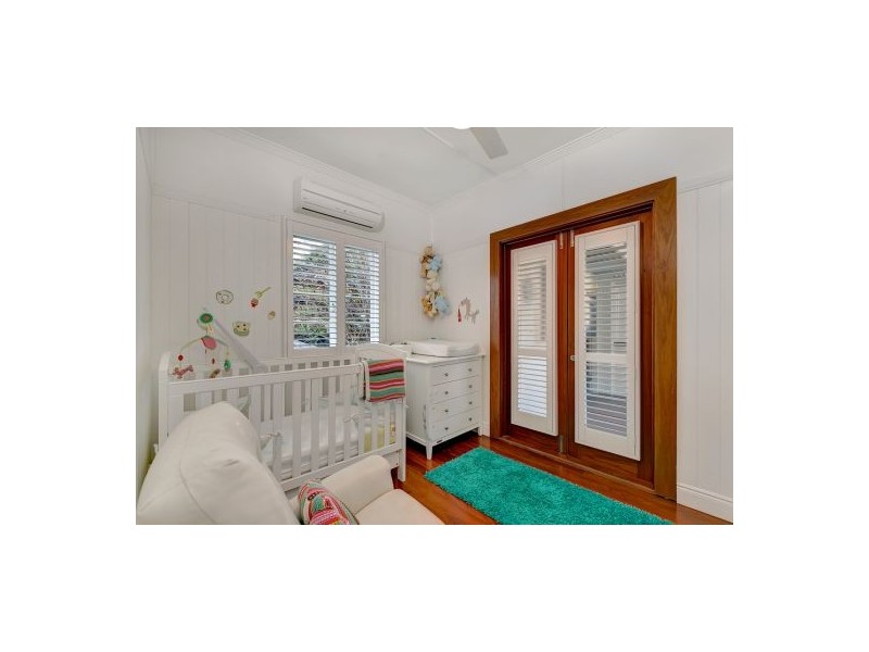 5 Third Avenue, Labrador QLD 4215