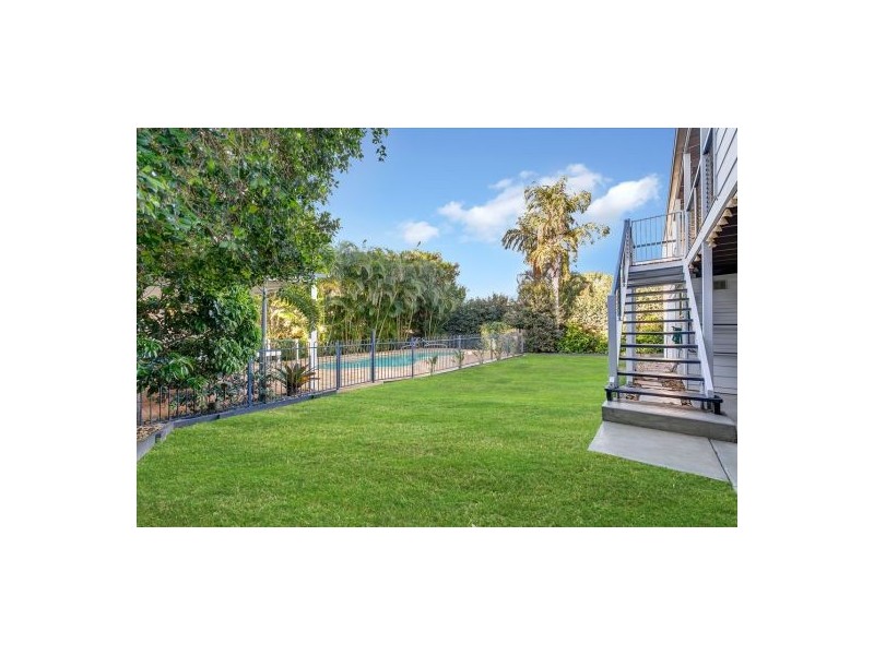 5 Third Avenue, Labrador QLD 4215