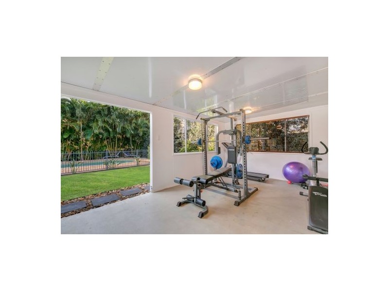 5 Third Avenue, Labrador QLD 4215