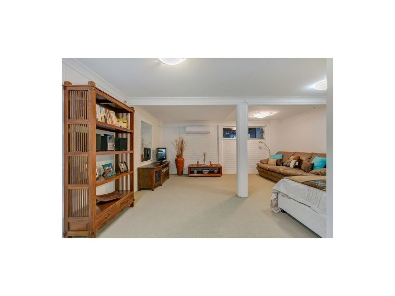 5 Third Avenue, Labrador QLD 4215