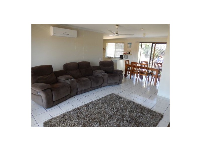 1/8 Oscar Ct, Oxenford QLD 4210