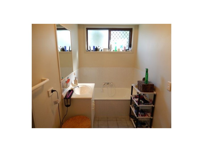 1/8 Oscar Ct, Oxenford QLD 4210