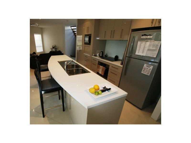 1/134 Ridgeway Avenue, Southport QLD 4215