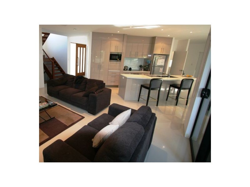 1/134 Ridgeway Avenue, Southport QLD 4215