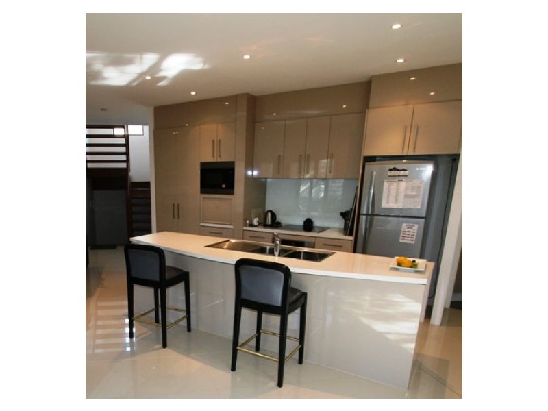 1/134 Ridgeway Avenue, Southport QLD 4215