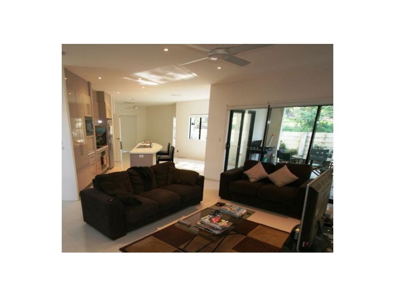 1/134 Ridgeway Avenue, Southport QLD 4215