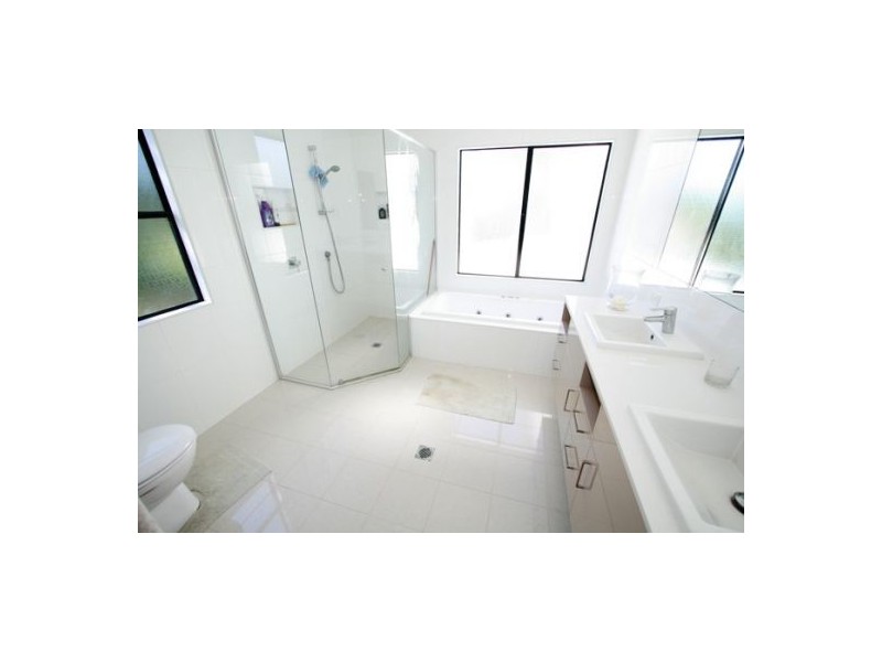 1/134 Ridgeway Avenue, Southport QLD 4215