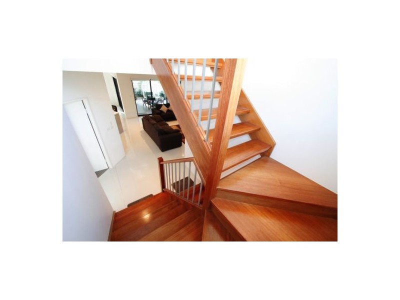 1/134 Ridgeway Avenue, Southport QLD 4215