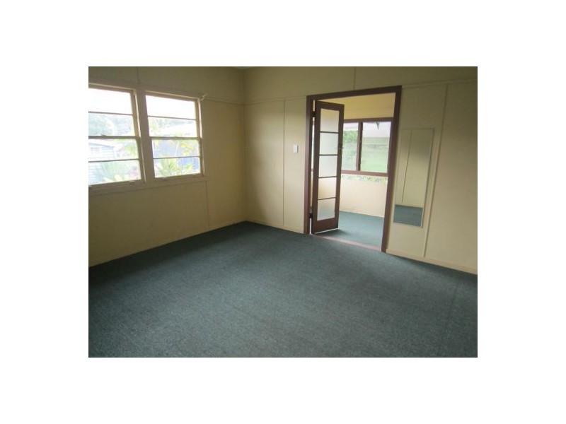 11 Spendelove Avenue, Southport QLD 4215