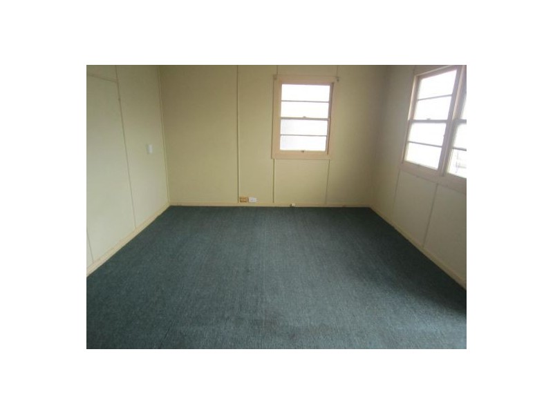 11 Spendelove Avenue, Southport QLD 4215