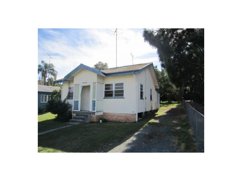 11 Spendelove Avenue, Southport QLD 4215