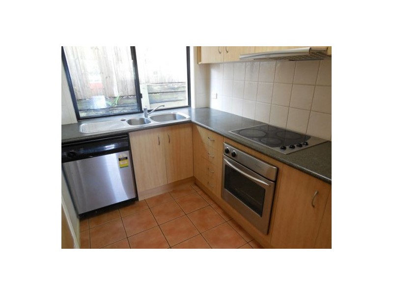 3/101 Eugaree Street, Southport QLD 4215