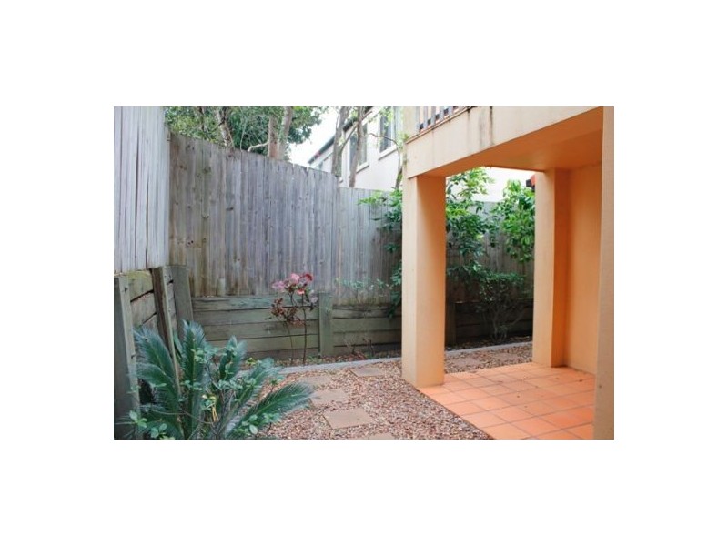 3/101 Eugaree Street, Southport QLD 4215