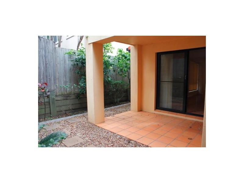 3/101 Eugaree Street, Southport QLD 4215