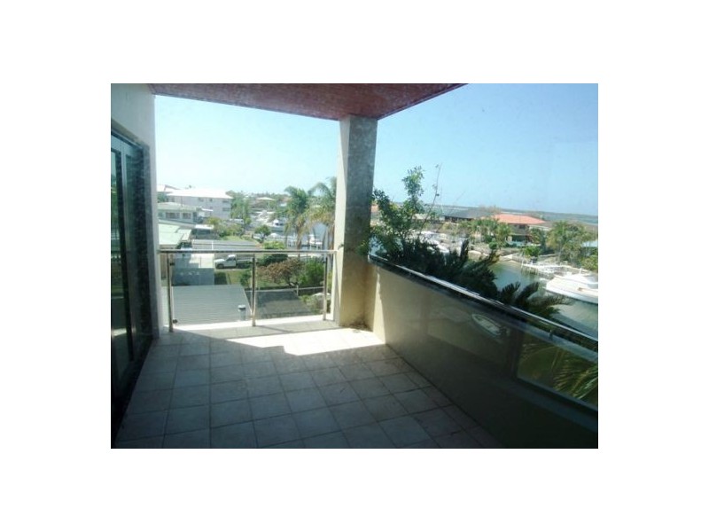3/5 Canal Avenue, Runaway Bay QLD 4216