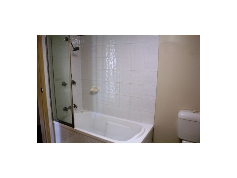 4/25 Walton Street, Southport QLD 4215