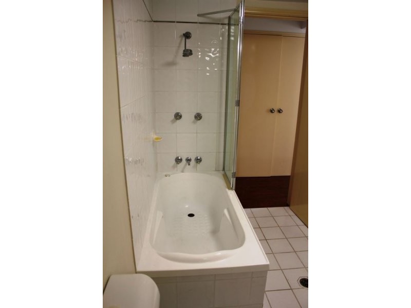 4/25 Walton Street, Southport QLD 4215