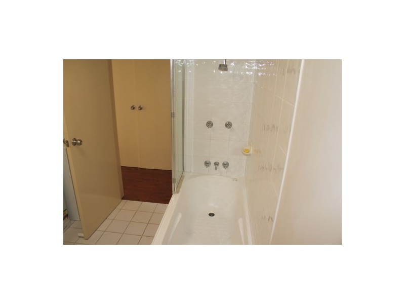 4/25 Walton Street, Southport QLD 4215