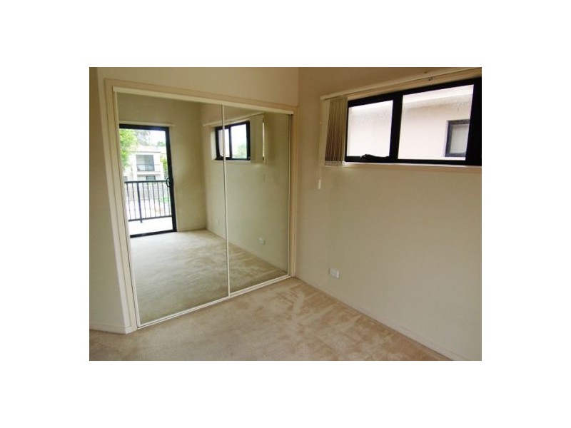 3/33 Harley Street, Labrador QLD 4215