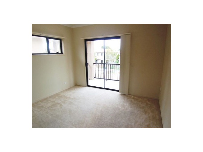 3/33 Harley Street, Labrador QLD 4215