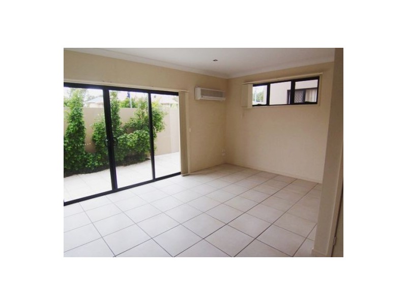 3/33 Harley Street, Labrador QLD 4215